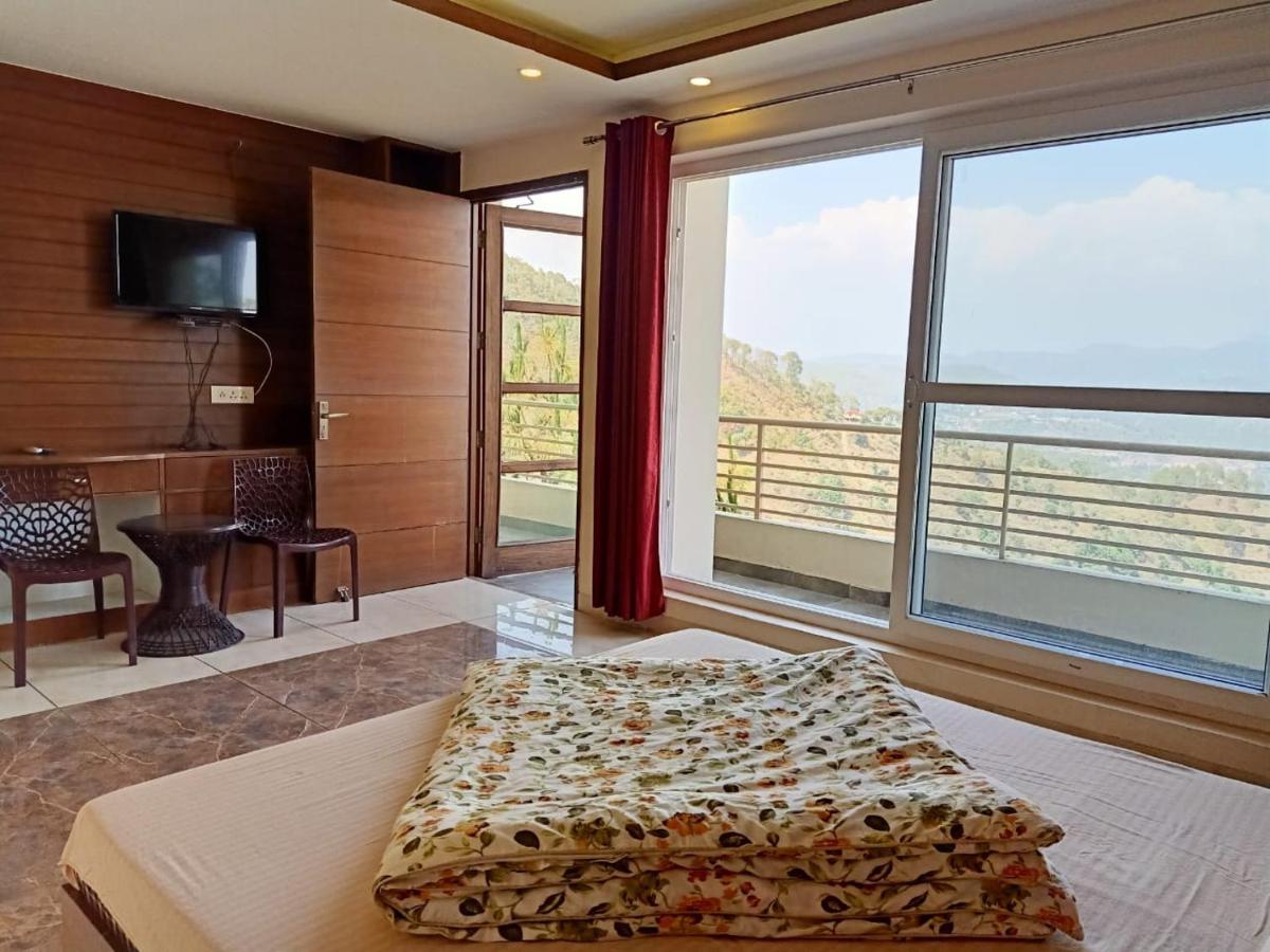 Pine Peak Villa Kasauli Exterior photo