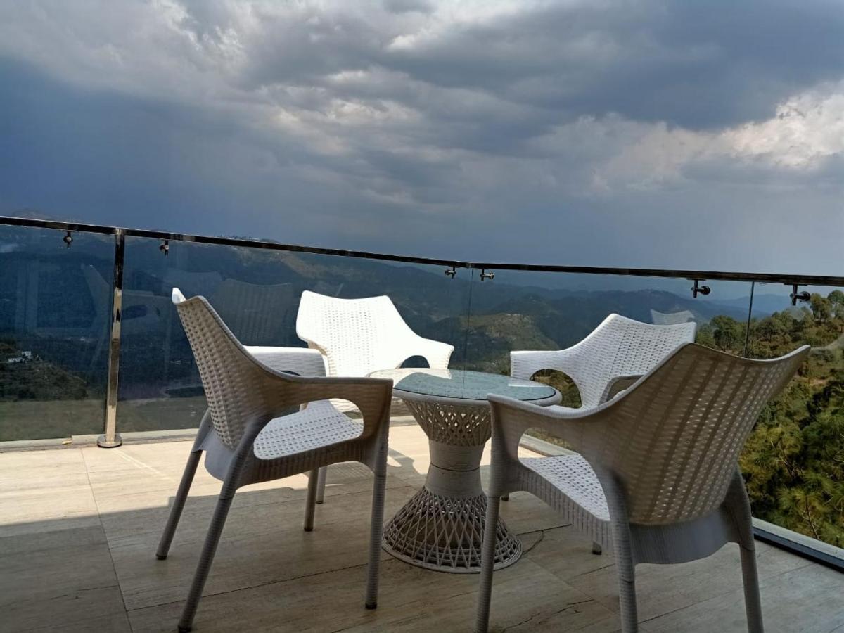 Pine Peak Villa Kasauli Exterior photo