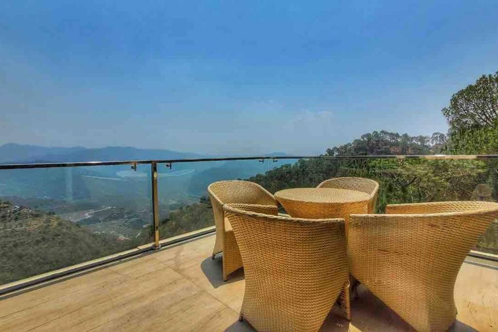 Pine Peak Villa Kasauli Exterior photo